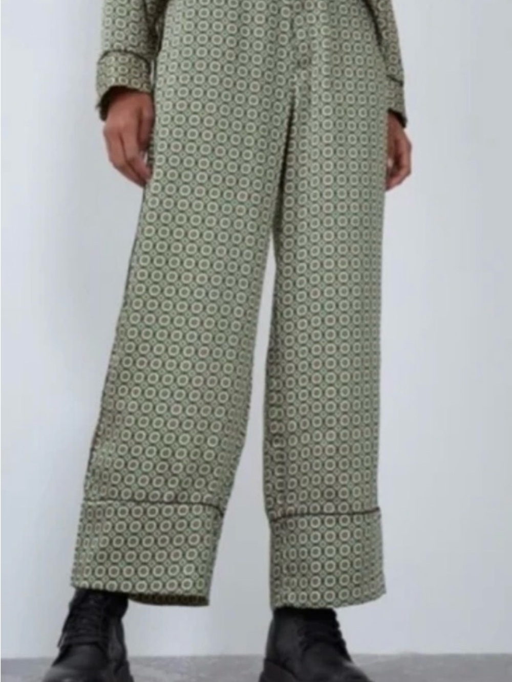 Zara Olive Green Wide-Leg Printed Trousers